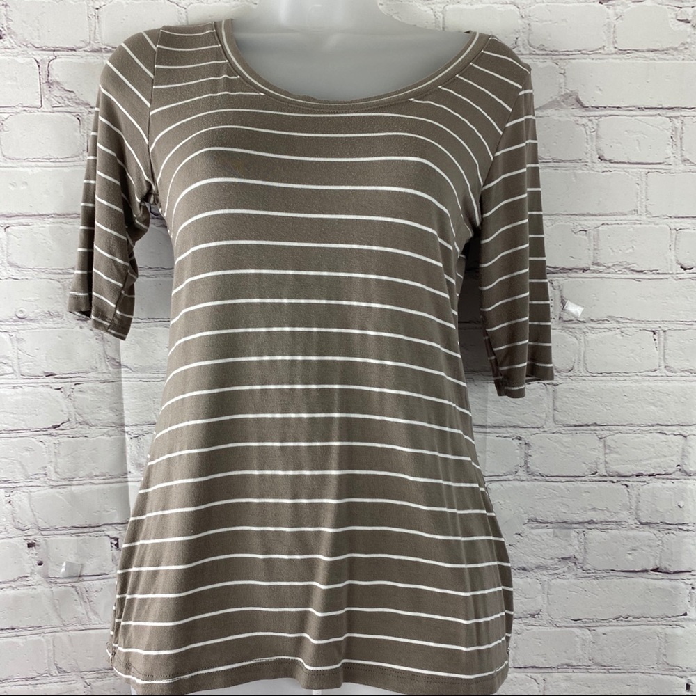 Casual Couture tee shirt